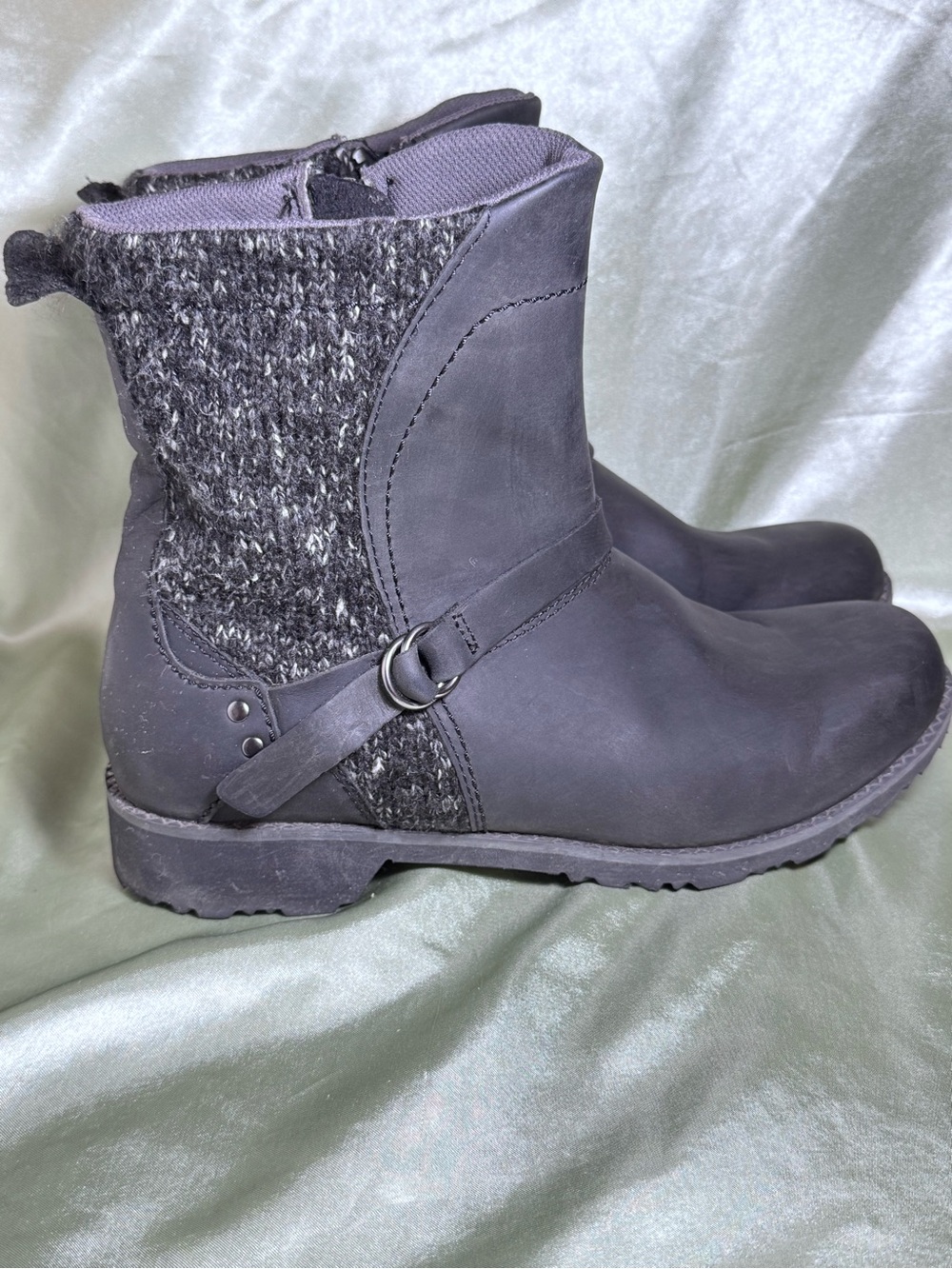 Eddie Bauer Covey Boot with Sweater/Knit Collar in Dark Gray/ Black Women’s sz 8